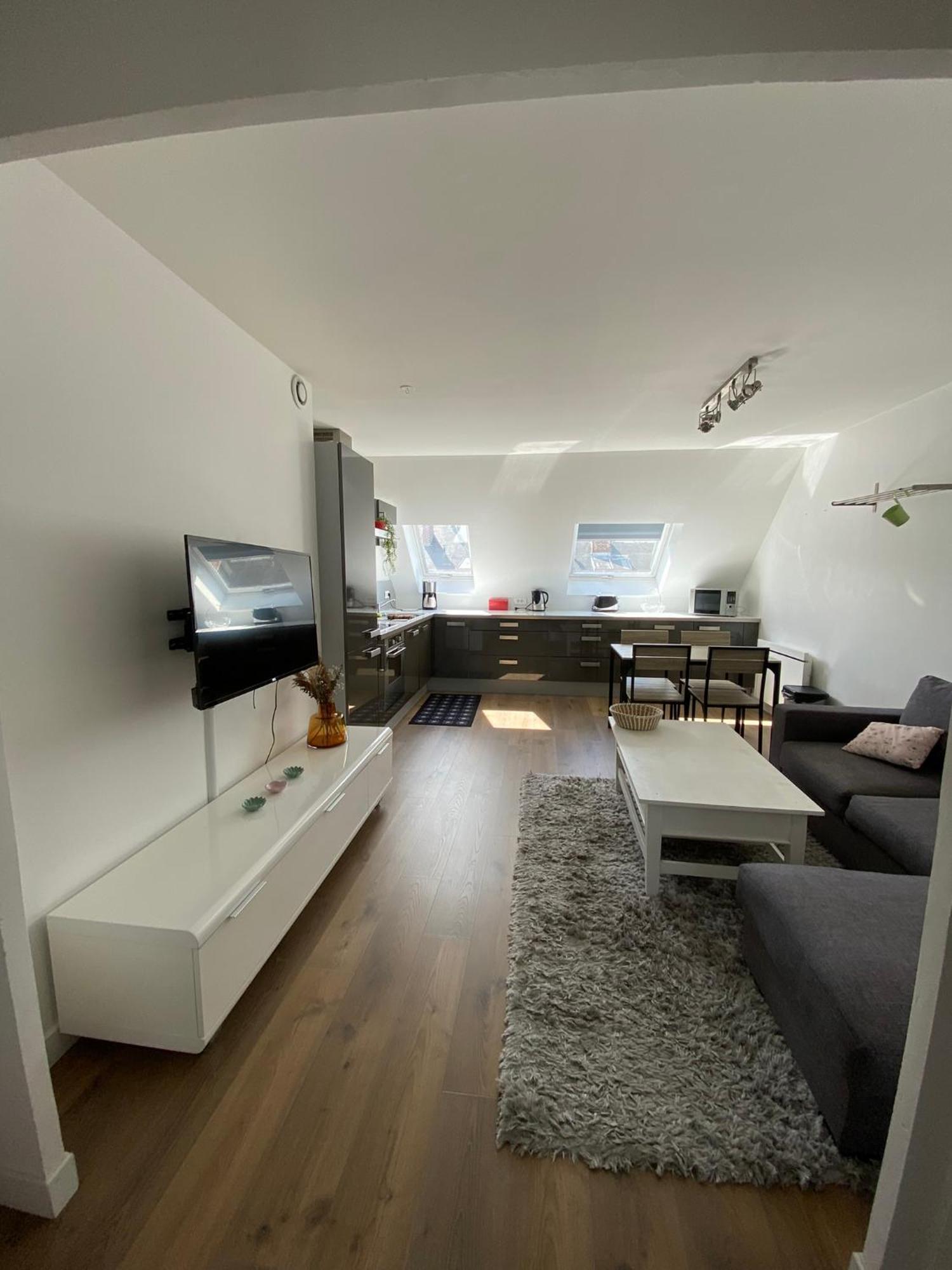 2 Chambres Hyper Centre Avec Place De Parking Et Wifi Amiens Esterno foto